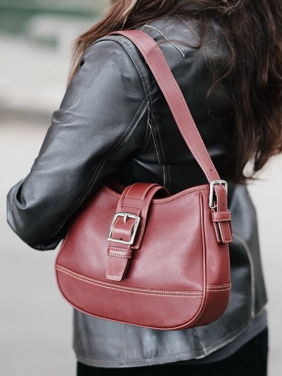 Coach Handbags - Vintage Y2K Coach Hamptons Soho Burgundy Leather Buckle Shoulder Bag Purse EUC